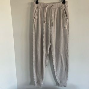 Great condition Alo Yoga “Muse Sweatpant”
